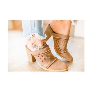Rachel elevated mule size 10
